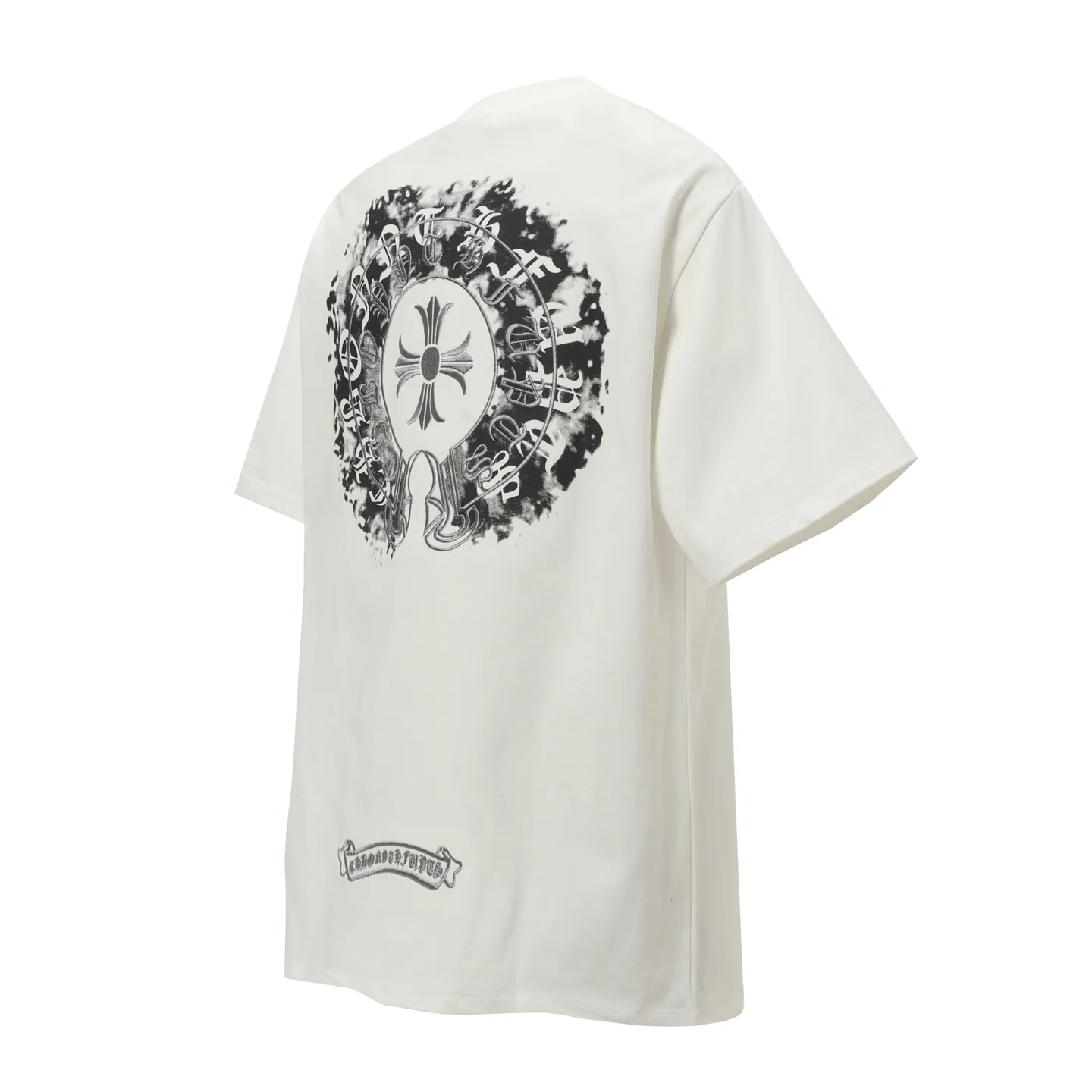 P170 Chrome Hearts CH Chrome Hearts Sanskrit horseshoe embroidered short-sleeved T-shirt. Printed by direct injection imported machine. Hardware accessories are all milled and customized. Correct configuration. Black 2025 Chrome Hearts authentic packaging. 280 grams of custom-dyed double yarn cotton. Large version. Loose and stylish. Different from lower versions, slim and long version with upper body and hip stretch. 100% commitment: top quality. Not fast food. The highest version on the market. Top quality - different from ordinary versions on the market. If you care about quality, you should also respect the price. Absolutely 0 after-sales service and 0 return rate so far. It’s hard not to love the style - 280g double yarn cotton custom dyed fabric - Correct high-density main mark, washed tag, hand-sewn